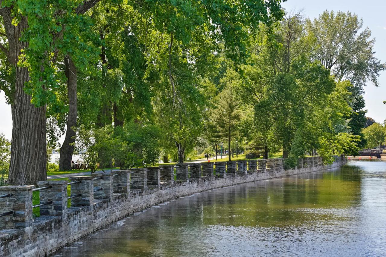 Free Parking In Beautiful Lachine Apartamento *